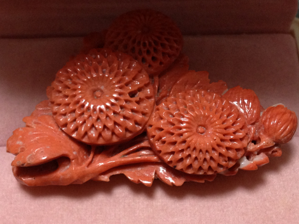 超ポイントアップ祭 本赤珊瑚 20.8g 菊彫刻 帯留め 帯留め