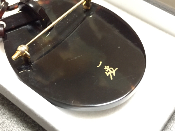 本鼈甲 黒甲 金蒔絵 螺鈿 在銘 楕円形トップのロングネックレス
