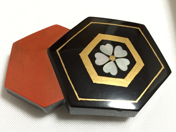 本黒鼈甲蒔絵 帯留め 標準小売価格 | www.rosineyecare.com