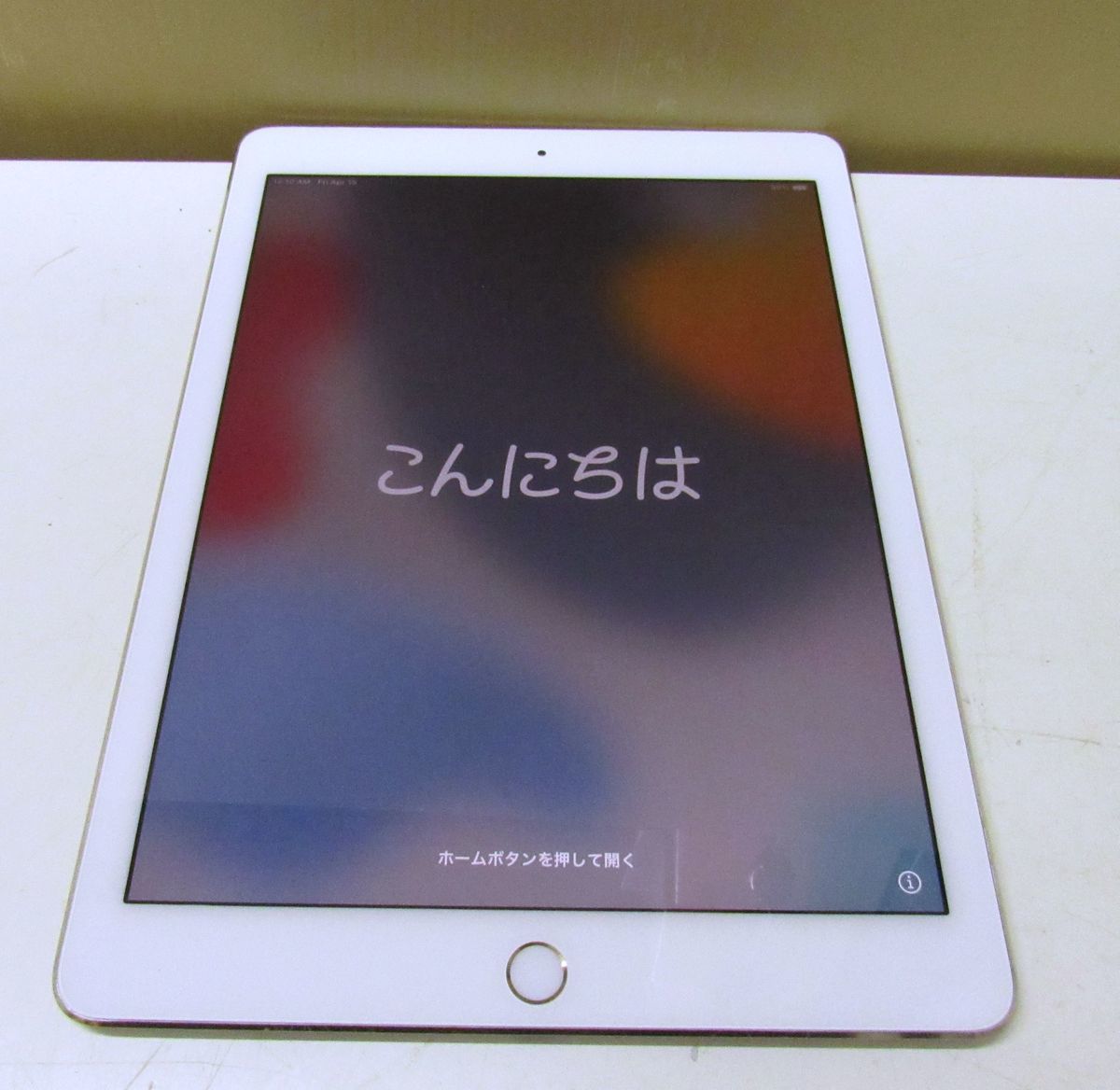 □ 鳥取発 iPad Pro 9.7インチ MLPY2J/A A1674 15.4.1 32GB ゴールド