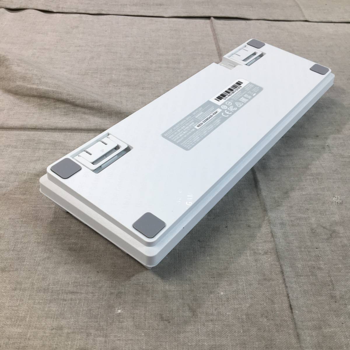 ジャンク品　Razer Huntsman Mini 小型 ゲーミングキーボード Mercury White - Linear Optical Switch 英語 US配列 RZ03-03390400-R3M1_画像8