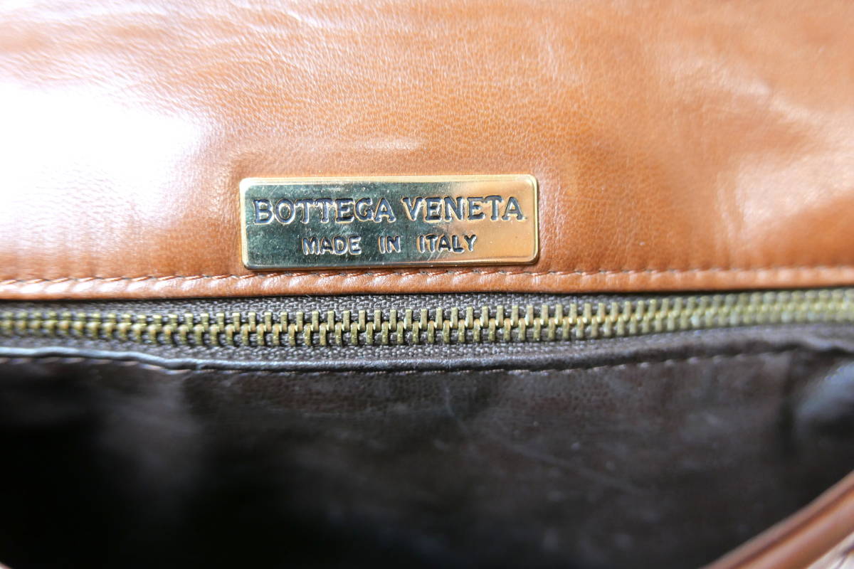 ボッテガヴェネタ BOTTEGA VENETA ショルダーバッグ ポシェット イントレチャート レザー 本革 ブラウン 茶色 斜め掛け イタリア製