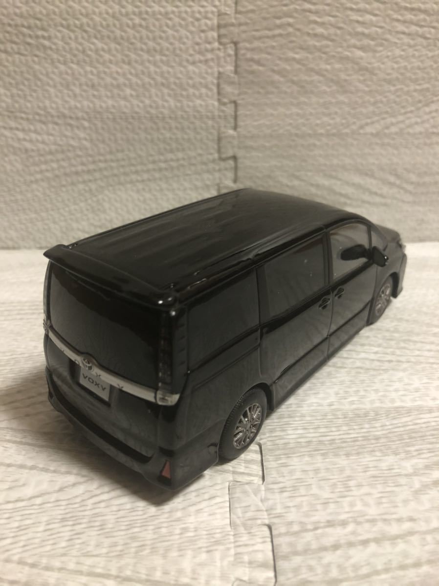 1/30 トヨタ 新型ヴォクシー VOXY ZS 前期 カラーサンプル ミニカー