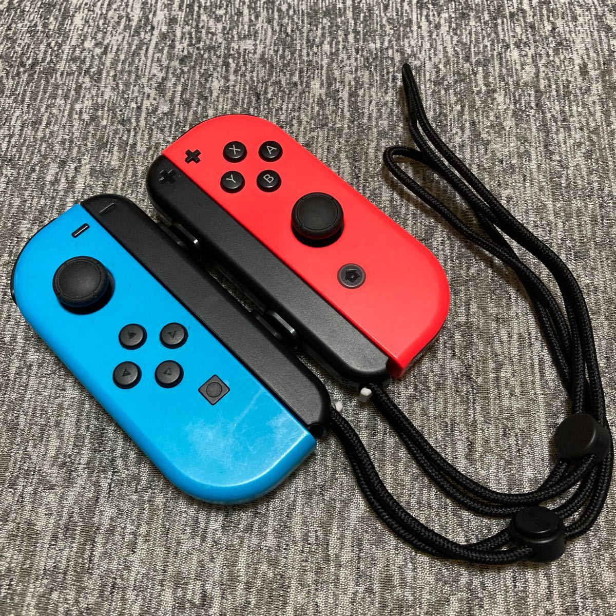 Nintendo Switch Joy-Con ネオンブルー ネオンレッド　ストラップ付き