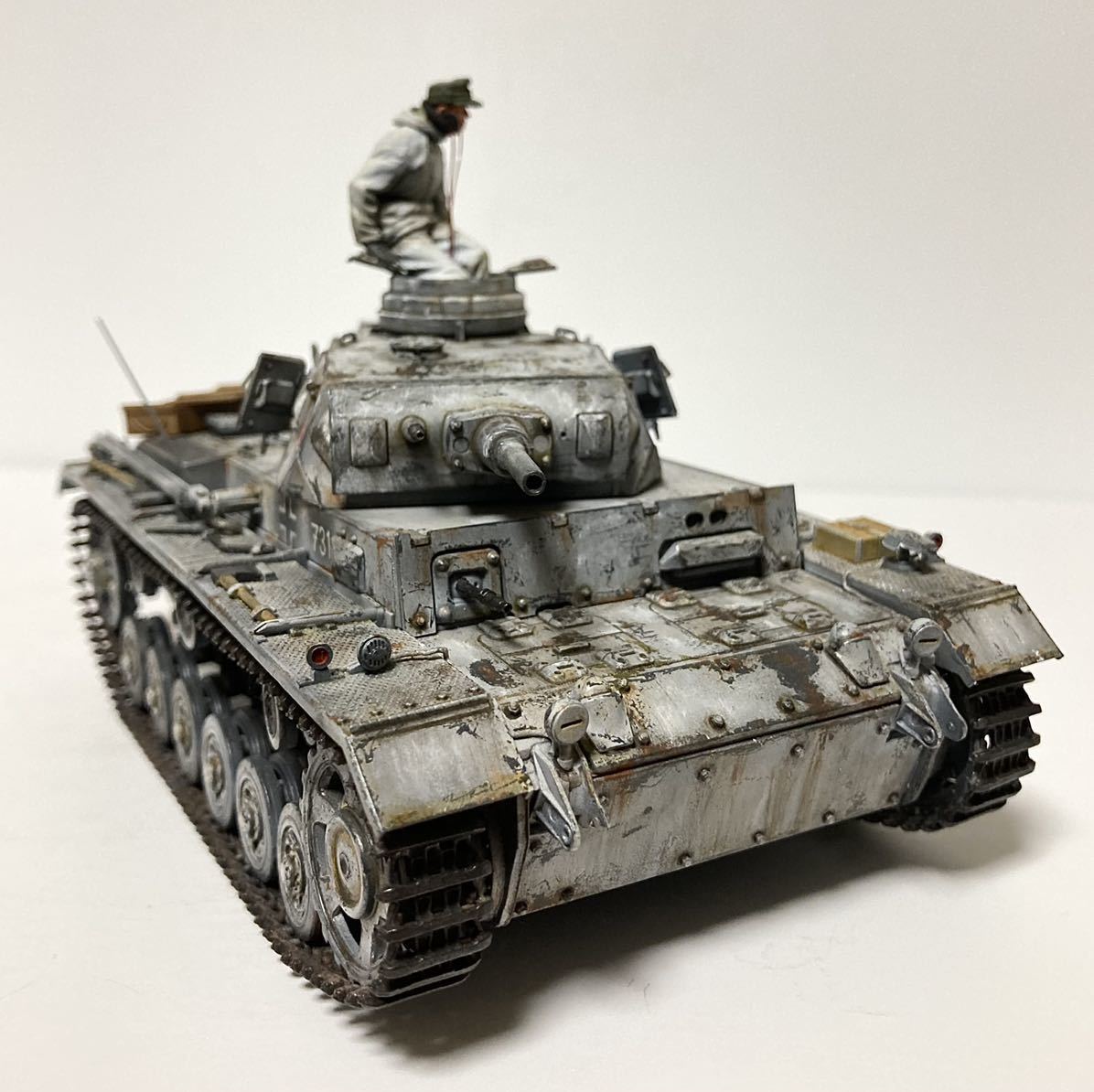 ☆完成品☆ ドラゴン 1/35 ドイツ Ⅲ号戦車 H型 冬季迷彩 w/冬季 ☆完成品☆ ドラゴン 1/35 ドイツ Ⅲ号戦車 H型 冬季迷彩 w/冬季