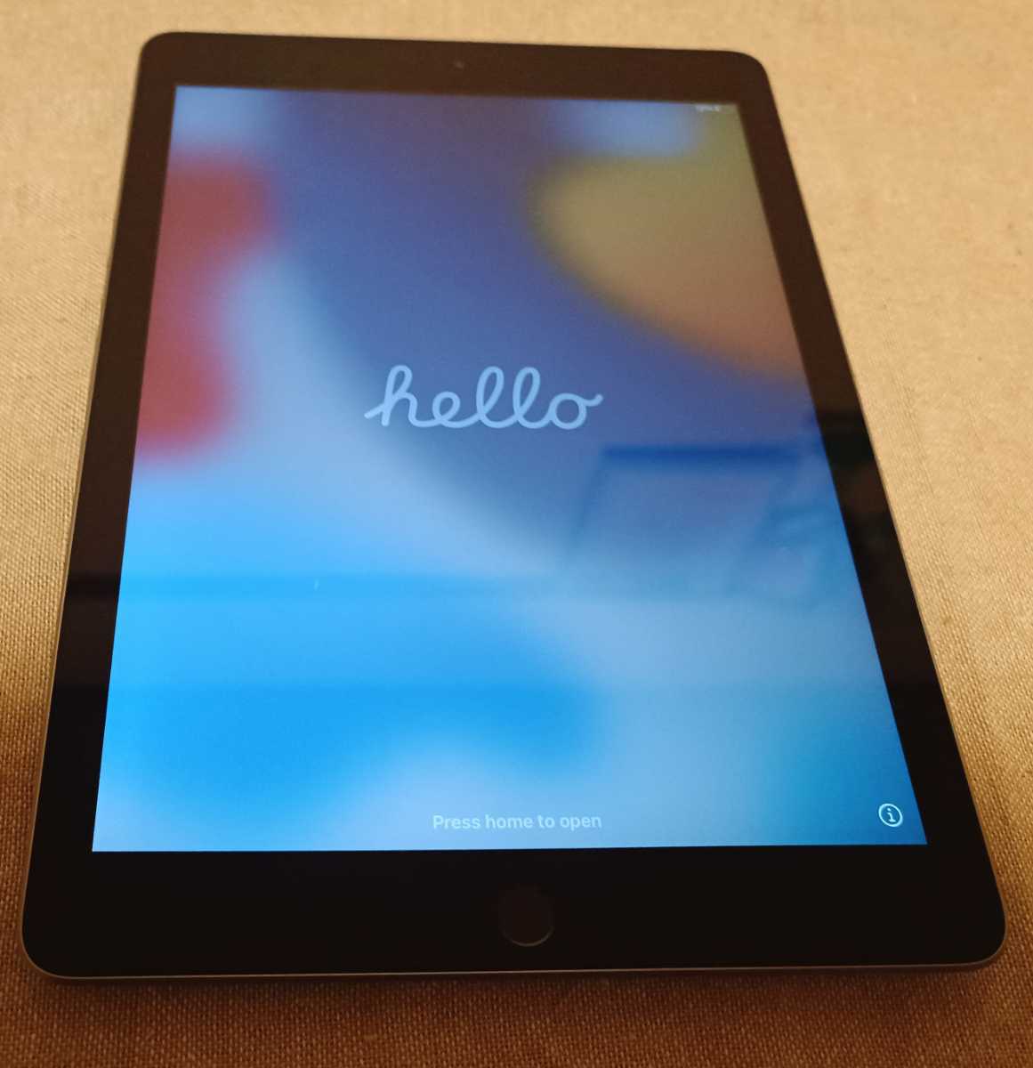 Apple iPad 第６世代 Wi-Fi モデル 32GB スペースグレイ MR7F2J/A