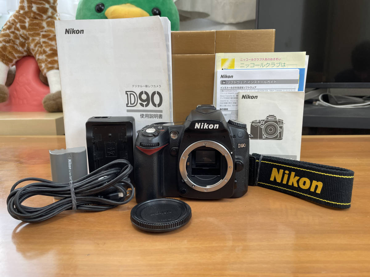 ✨日本販売正規品✨ 【美品】ニコン Nikon D90 ボディ 《ショット数