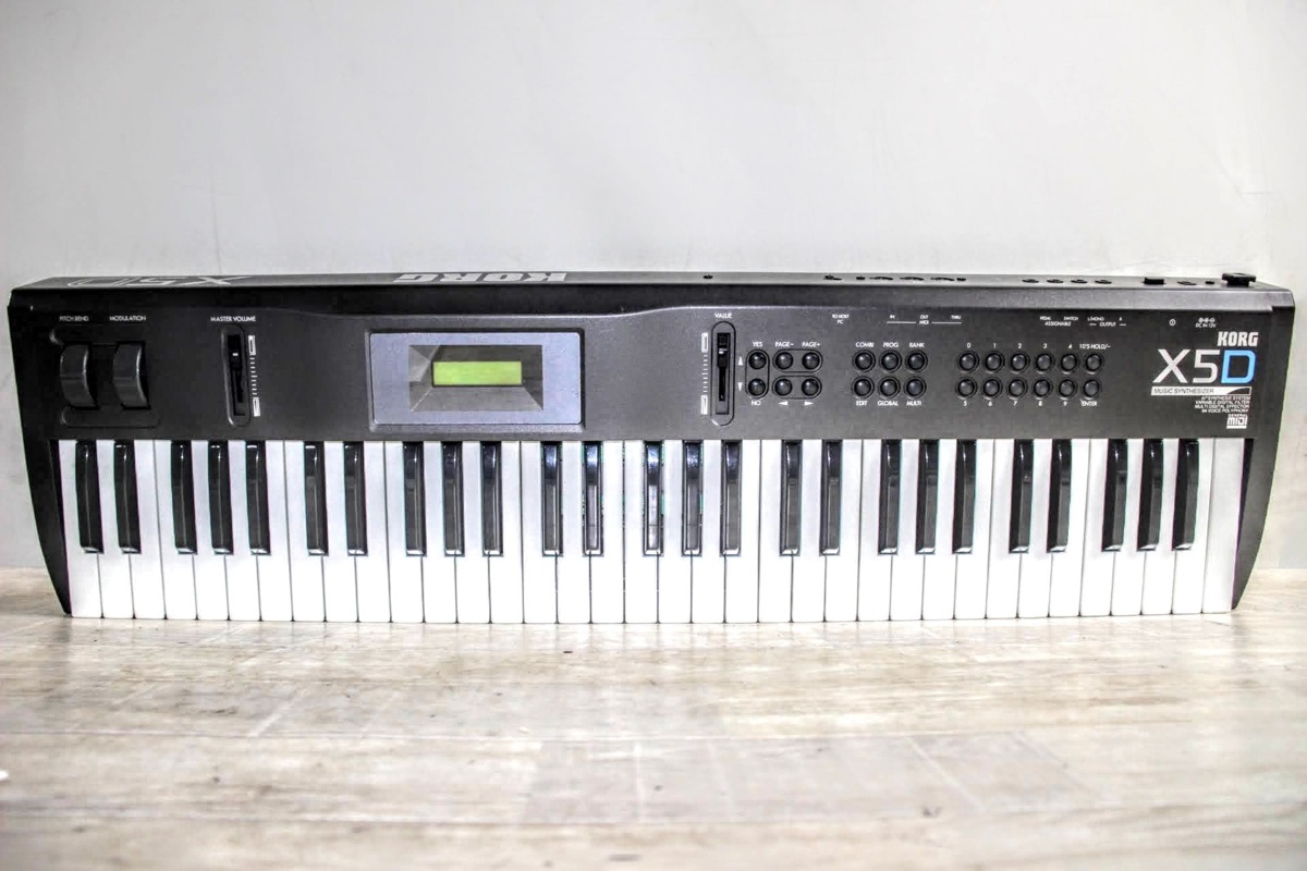 KORG シンセサイザー X5D-