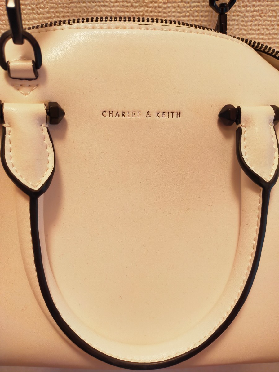 CHARLES ＆ KEITH  ショルダーバッグ