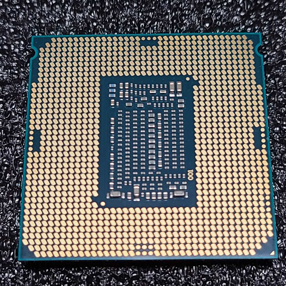 Intel CPU Core i7-8700K 3.7GHz 12Mキャッシュ 6コア/12スレッド