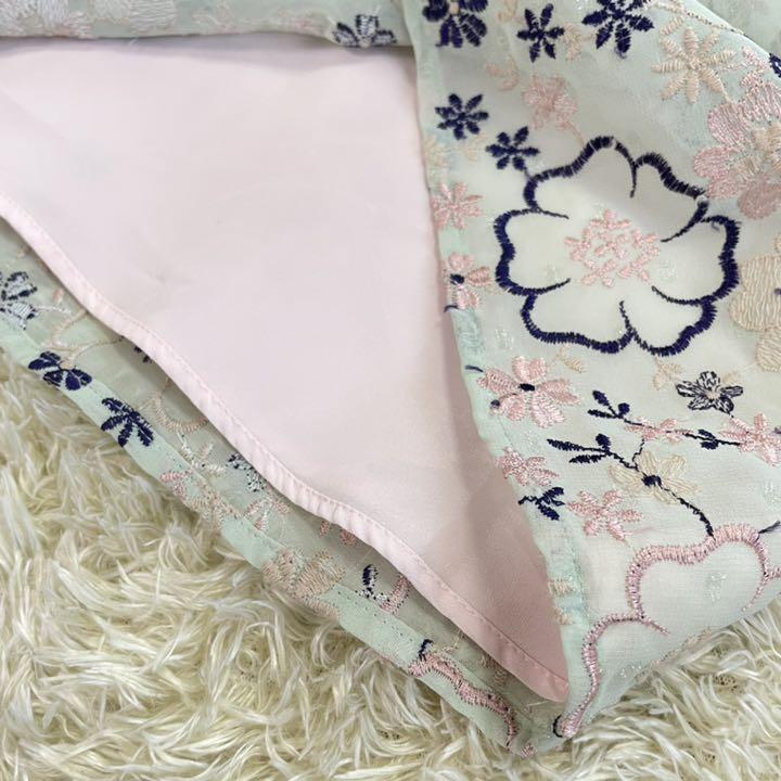 極美品 トッカ TOCCA 総刺繍 宝塚 妃海風さん着用 ワンピース 2 極美品 トッカ TOCCA 総刺繍 宝塚 妃海風さん着用 ワンピース 2