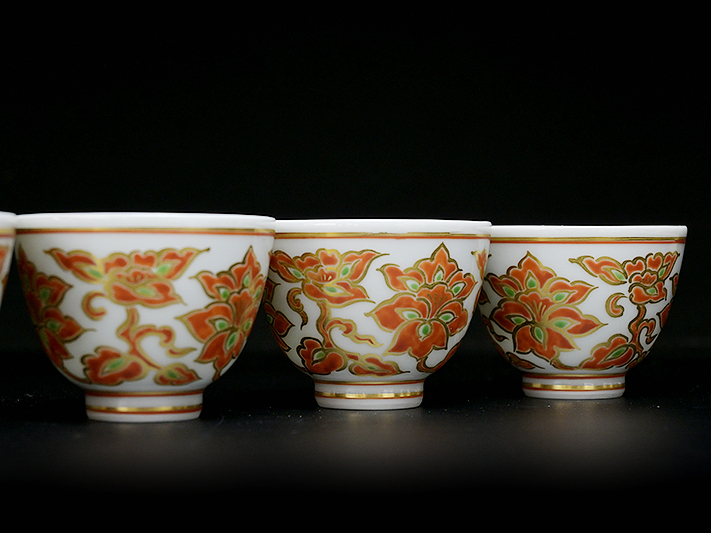 三浦 篤 造 金描紅彩 唐草文 煎茶碗 六客 共箱 】京焼 三浦 篤 造 金描紅彩 唐草文 煎茶碗 六客 共箱 】京焼