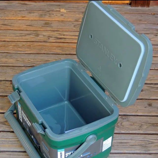 スタンレーSTANLEY水筒がセット可能なクーラーボックス15.1Lグリーン正規品　アウトドア キャンプ 釣り バーベキュー BBQ ピクニック