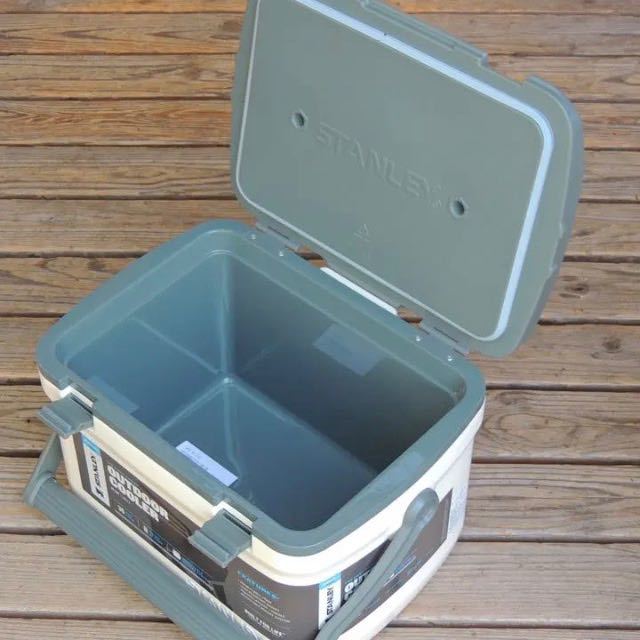スタンレーSTANLEY水筒がセット可能なクーラーボックス15.1Lホワイト正規品　アウトドア キャンプ 釣り バーベキュー BBQ ピクニック