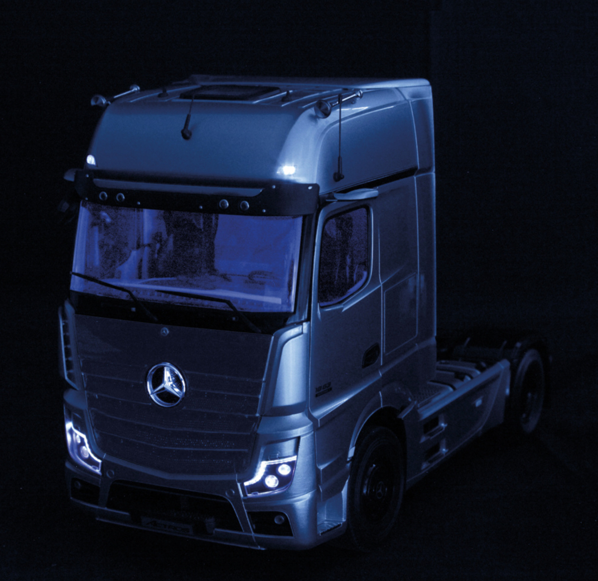 NZG 1/18 Mercedes Benz Actros Gigaspace 4x2 Red メルセデス NZG 1/18 Mercedes Benz Actros Gigaspace 4x2 Red メルセデス