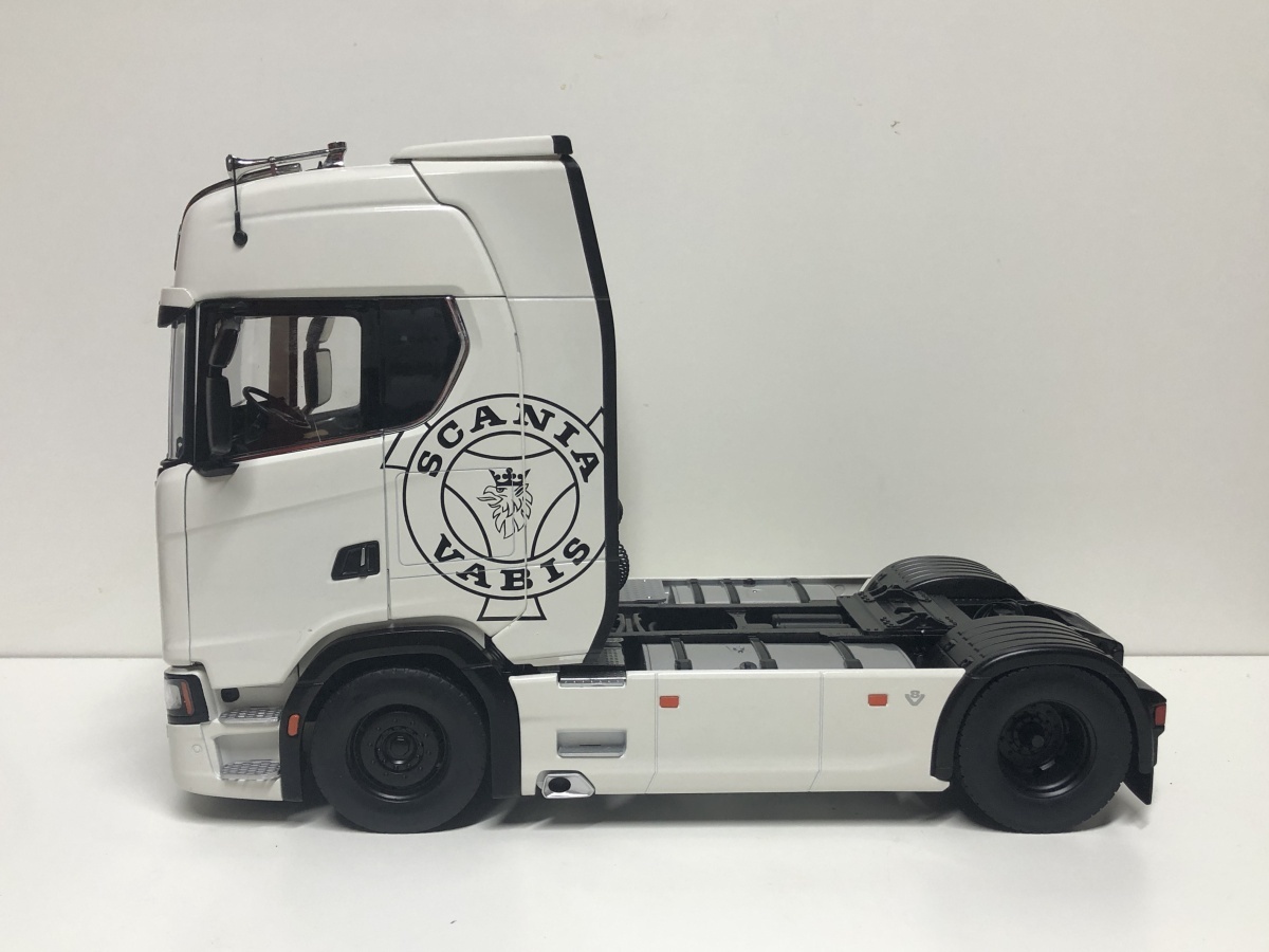 NZG 1/18 Scania V8 730S 4x2 Tractor white with imprint スカニア