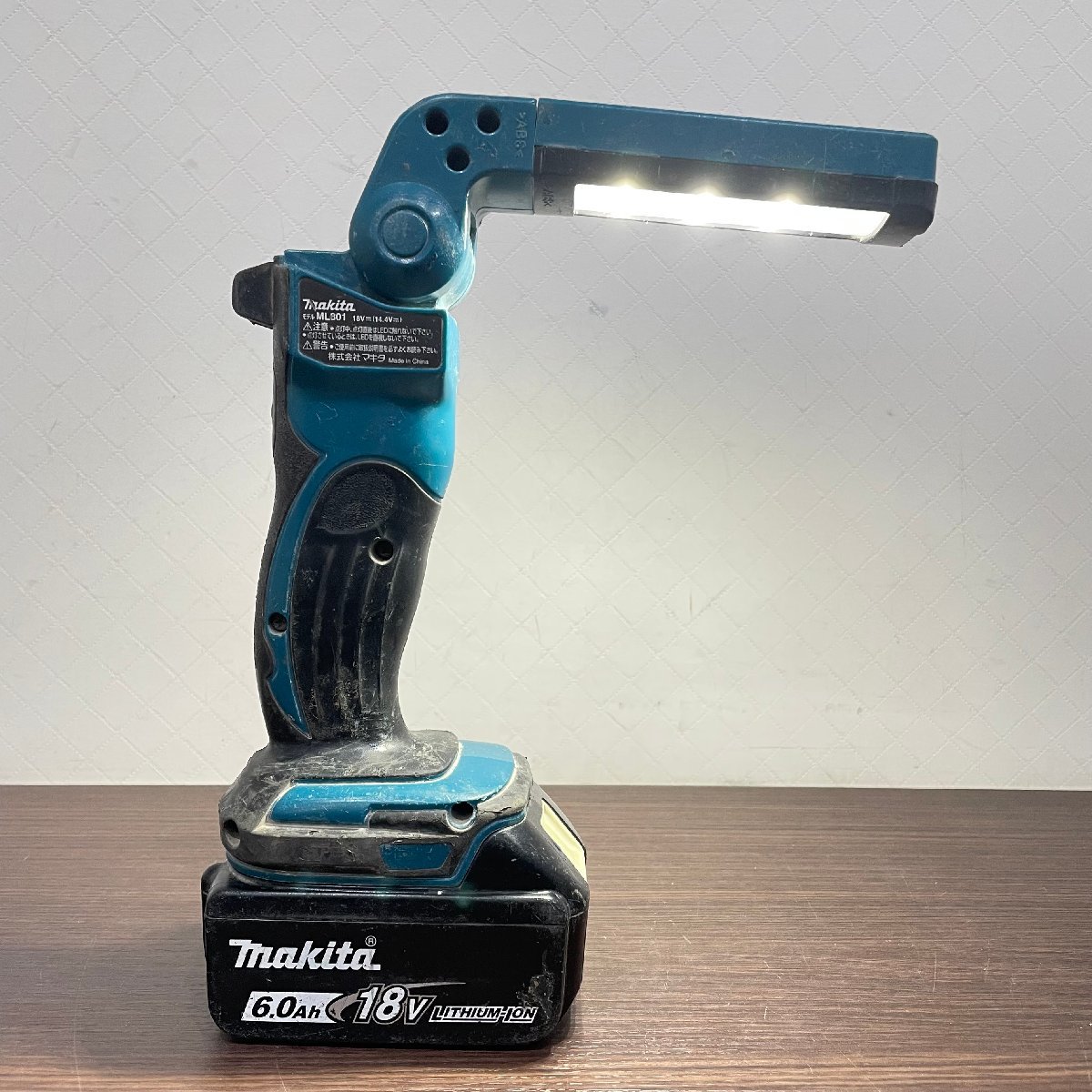 市場 マキタ 14.4V 18Vバッテリ用ML801 充電式LEDワークライト 市場 マキタ 14.4V 18Vバッテリ用ML801 充電式LEDワークライト