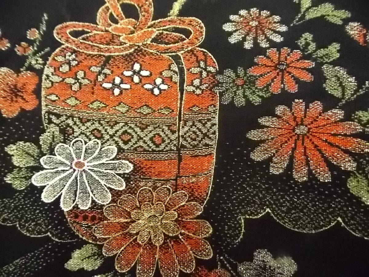 きもの今昔３５９０　黒羽織コレクション　漆縫い取り絵羽織　色柄が美しいラメ入り_画像4