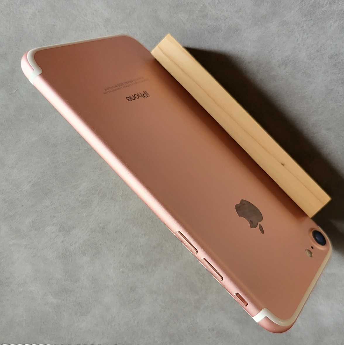 新品同様】iPhone7 32GB ローズゴールド SIMロック解除済み SIMフリー