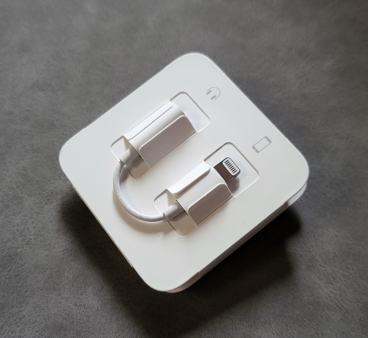 PayPayフリマ｜【純正未開封】Apple 純正イヤホン EarPods with Lightning iPhoneXの付属品 3  5mm→Lightning変換アダプタも付属 未使用新品