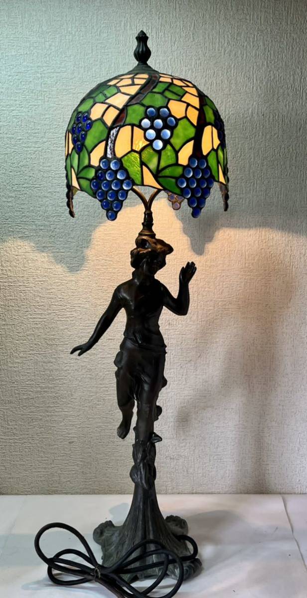 ◆アールヌーボー 美女の台座にステンドグラス 葡萄図 卓上ランプ 高さ８４ｃｍ◆_画像2