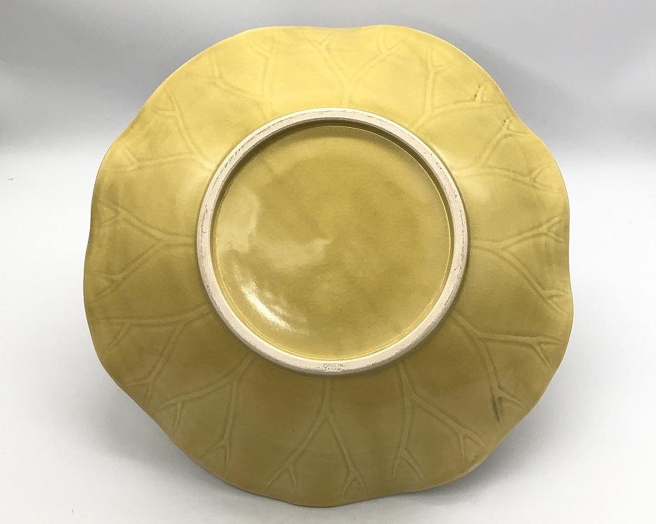 [ pale yellow glaze . thing ] lotus leaf shape deep plate / large bowl 36.5cm MADE IN JAPAN. box attaching antique goods M0305I