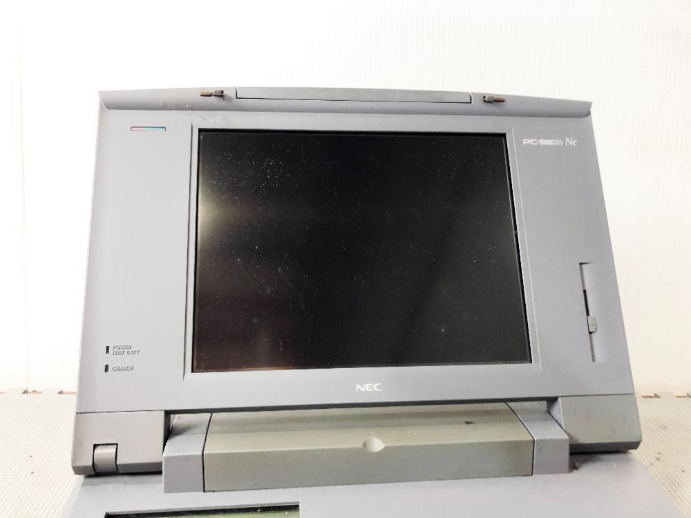 ◎★ジャンク扱い品 中古★NEC　パーソナルコンピュータ　ノートパソコン　本体　アダプター【PC-9821Ne】X867_画像4