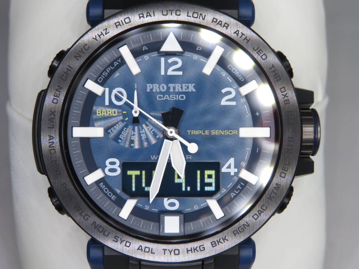 未使用 PRG-650YL-2JF (プロトレック ネオンイルミネーター NAVY BLUE SERIES ネイビーブルーシリーズ レザーバンドモデル)