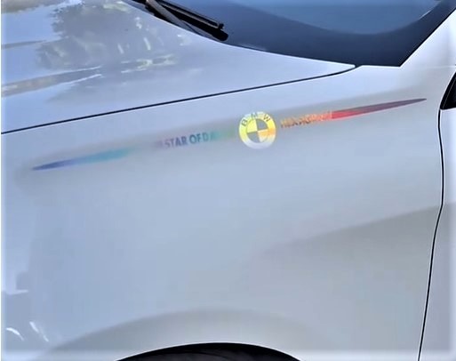新着　　ピカピカ　虹色レインボー　ステッカー　BMWロゴ_虹色イメージ画像