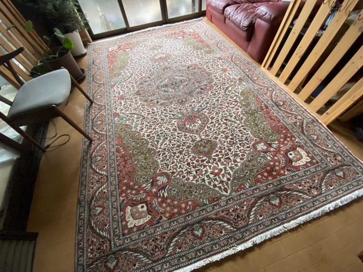トルコ直輸入！絨毯のある素敵な暮らしおすすめです！！大変美しいラディック以上の質手織カイセリ絨毯厚みもあり極上の絨毯です！日本発送_画像2