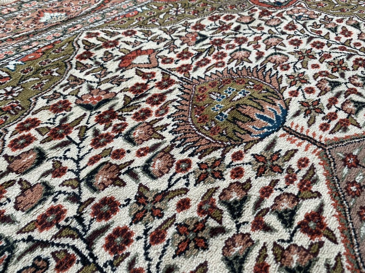 トルコ直輸入！絨毯のある素敵な暮らしおすすめです！！大変美しいラディック以上の質手織カイセリ絨毯厚みもあり極上の絨毯です！日本発送_画像3