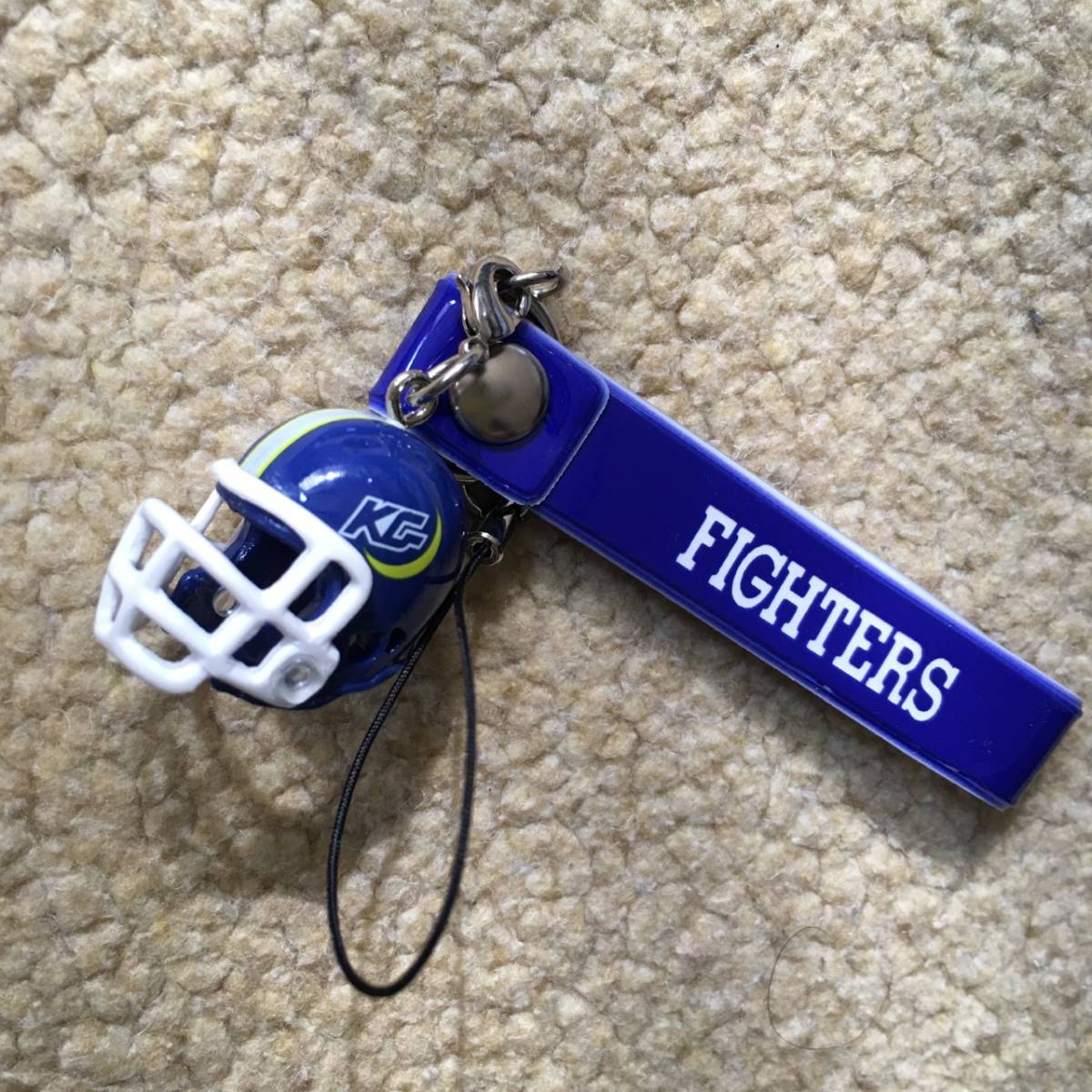 ・※　関西学院大学　　FIGHTERS 　アメリカンフットボール部　ミニヘルメット付ストラップ　｛希少品｝　※・_画像1