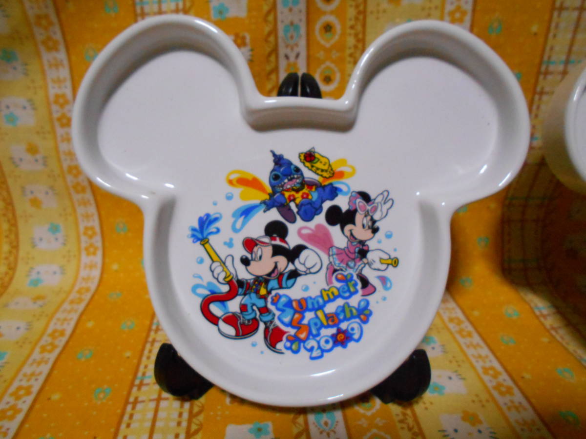 ♪ディズニー美品東京ディズニーリゾートサマースプラッシュ2009陶器製ミッキーマウス型プレート２枚＆カップ３個セットスティッチ_画像2