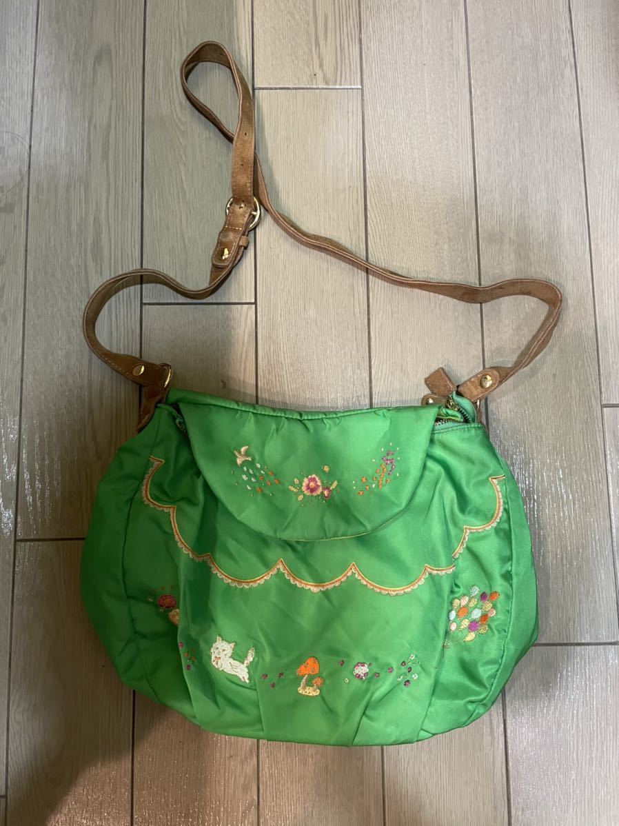 ! Franche Lippee shoulder bag bag green color pig leather .. . cat bird embroidery shoulder .. rare rare USED!