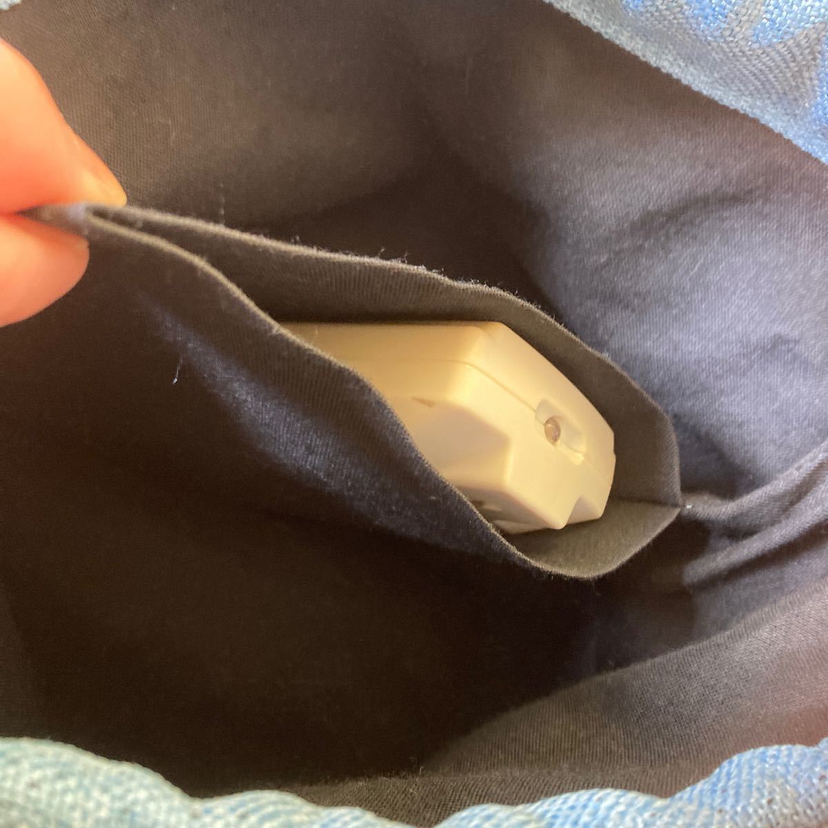 珍しい形のポケット付き巾着袋