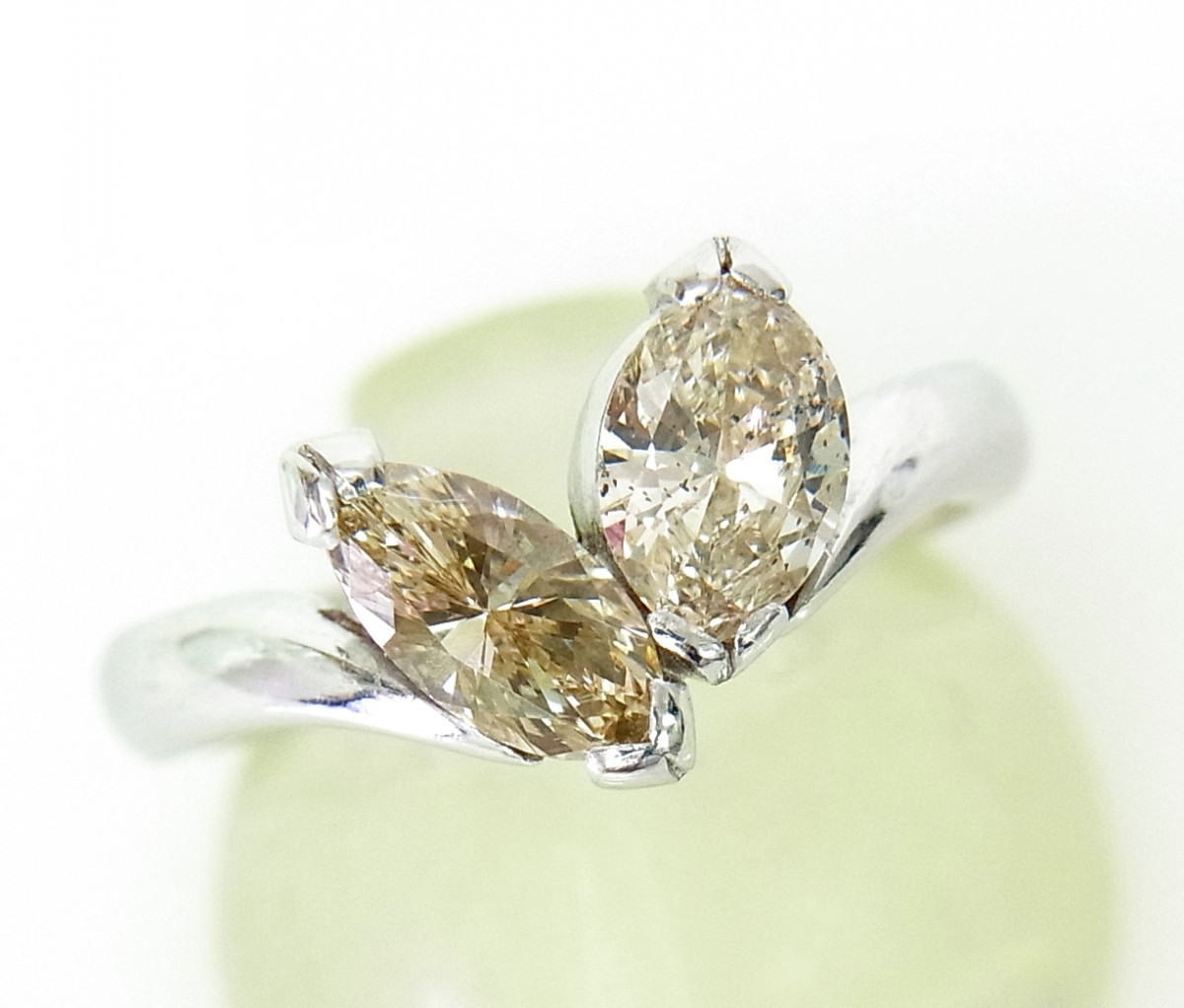 商品動画/ファンシーライトイエロー色鑑定/天然ダイヤ0.563ct/0.584ct/職人手作りプラチナ製リング/送料無料