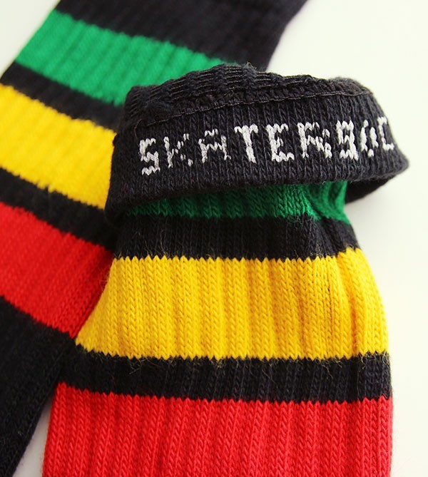 SkaterSocks キッズ 子供 ロングソックス 靴下 ソックス Kids Black tube socks with Green-Gold-Red stripes style 1 (14インチ)_画像3