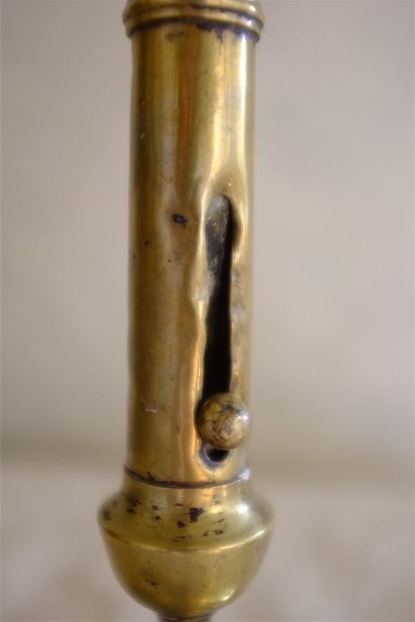 19世紀 21.5cm フランス 真鍮 重厚な沈黙 静寂のキャンドルスタンド ろうそく立て ランプ ライト アトリエ アンティーク ヴィンテージの画像7