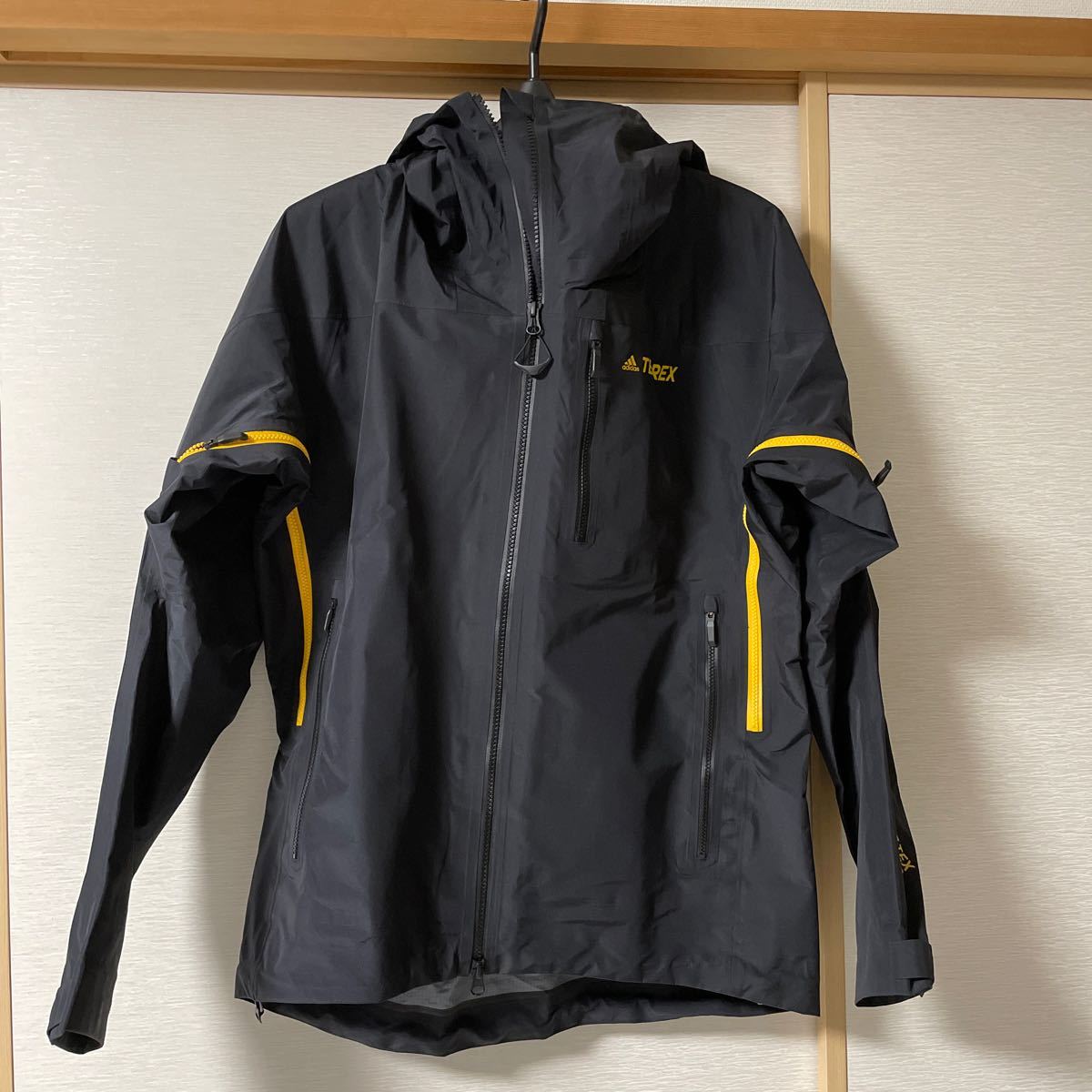 新品未使用タグ付き】adidas GORE-TEX レインウェア 小物 レインコート