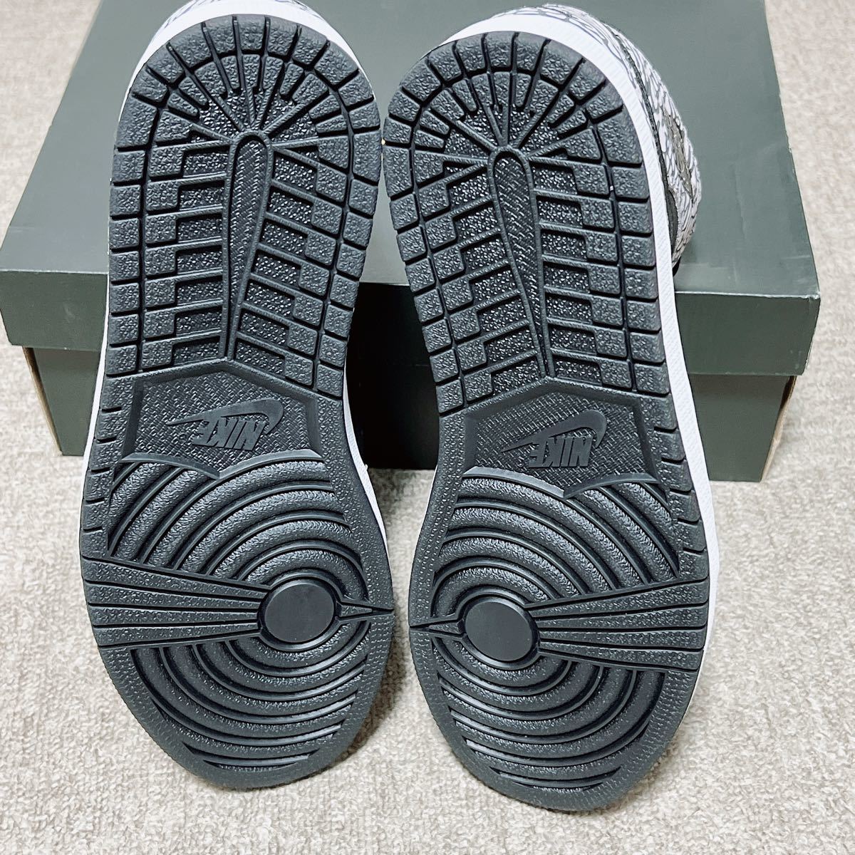 新品未使用】28cm Nike Air Jordan 1 Retro High Un-Supreme ナイキ