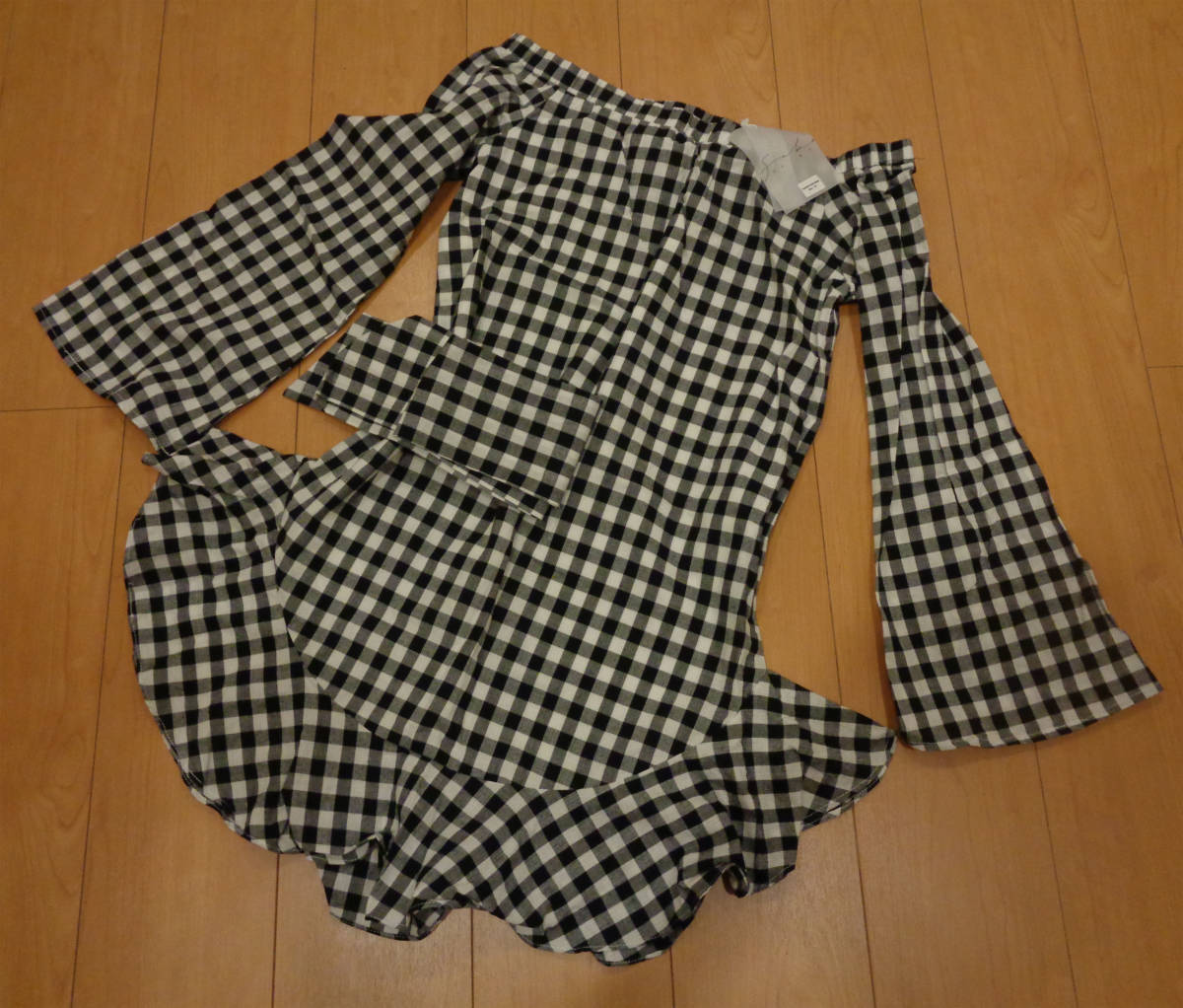 SABO SKIRT / check pattern off shoulder long sleeve long cut and sewn US XS/ belt ribbon attaching 