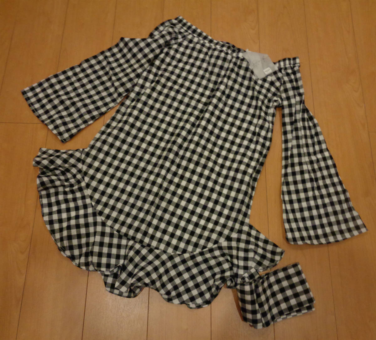 SABO SKIRT / check pattern off shoulder long sleeve long cut and sewn US XS/ belt ribbon attaching 