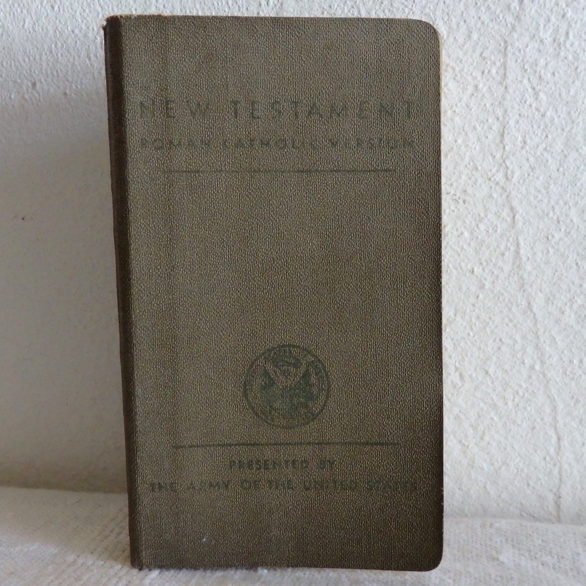 米軍 NEW TESTAMENT ROMAN CATHOLIC VERSION 1941年 新約聖書 米軍支給品？_画像1