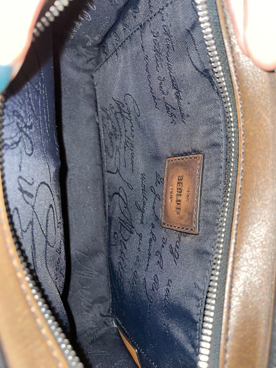 Berluti】ジュルナリエ スクリットレザーメッセンジャーバッグ Berluti】ジュルナリエ スクリットレザーメッセンジャーバッグ