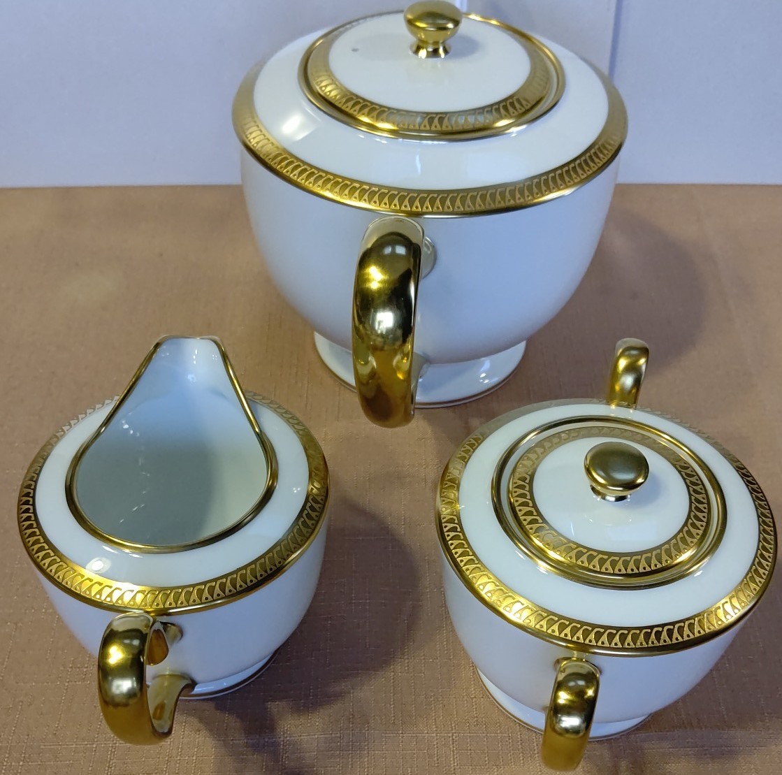 大倉陶園 片葉金蝕 ティーポット クリーマー シュガーポット 3点セット 商品を売る 大倉陶園【片葉金蝕】ティーポット・クリーマー・シュガーポット 3点セット 食器