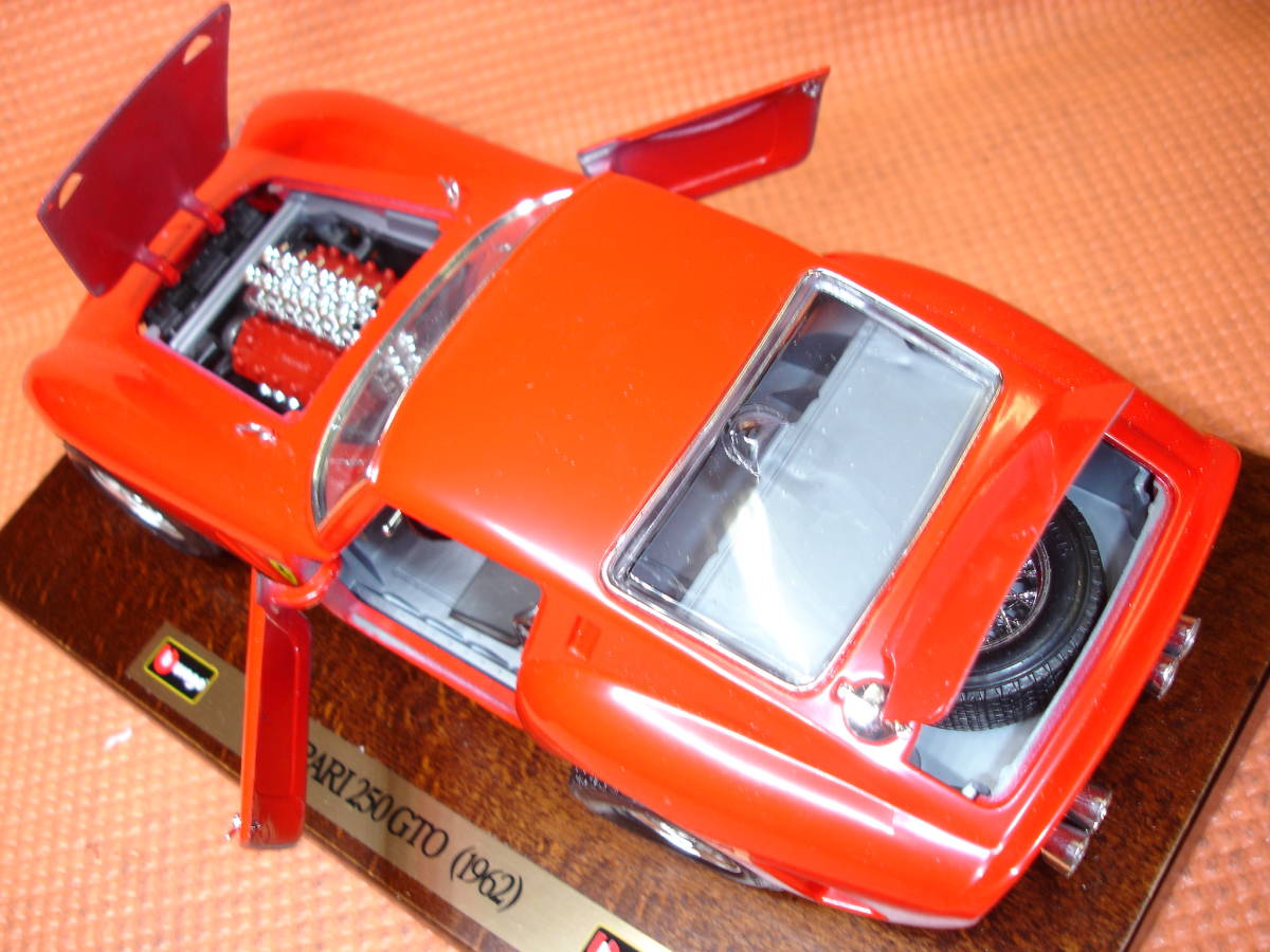 BURAGO フェラーリ 250 GTO 1962 新品 26cm ドア ボンネット トランク 開閉 木製台座付き 格安 在庫ラスト FERRARI _画像5