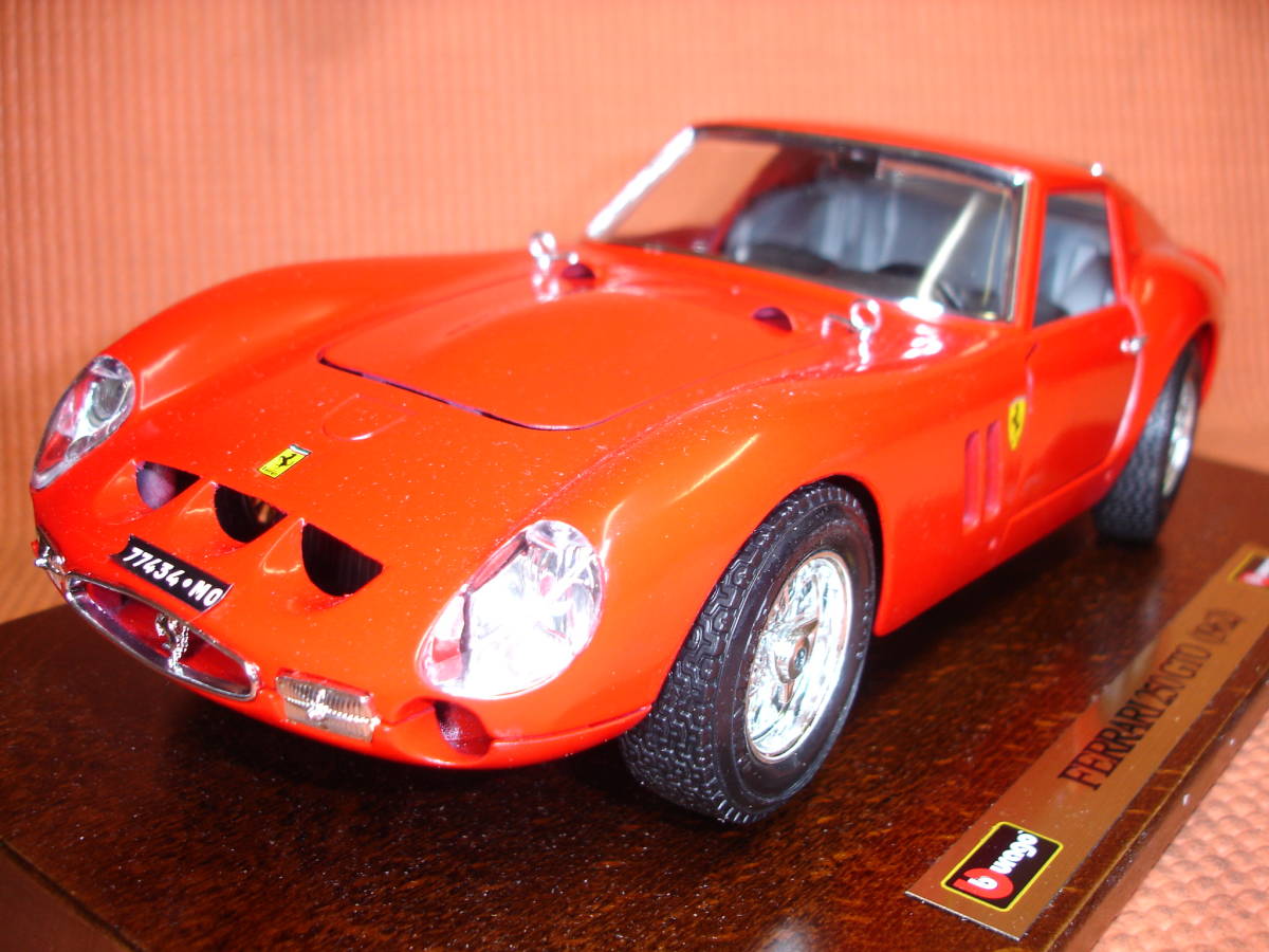 BURAGO フェラーリ 250 GTO 1962 新品 26cm ドア ボンネット トランク 開閉 木製台座付き 格安 在庫ラスト FERRARI _画像2