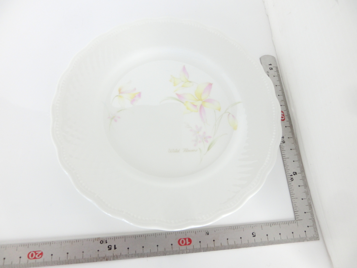 ●Creamy white NT JAPAN 花柄 柄違い 5枚 17.5cm　パン皿 白磁に色絵 陶器製 取り皿 小皿 昭和レトロ_画像2