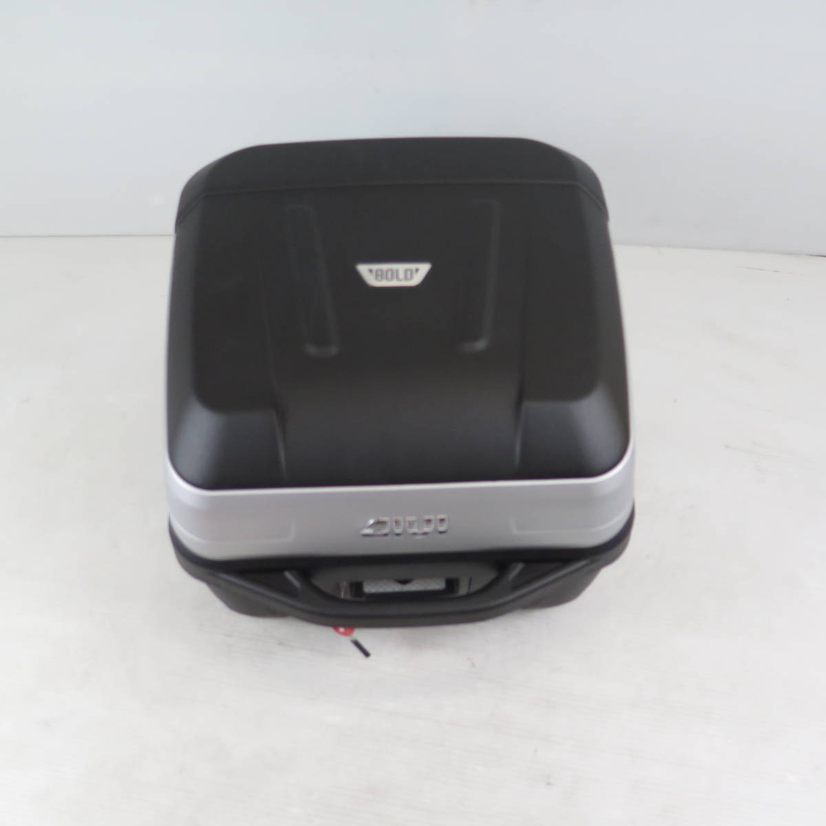 送料込!】GIVI (ジビ) B32N BOLD リアボックス 32L 見事な創造力