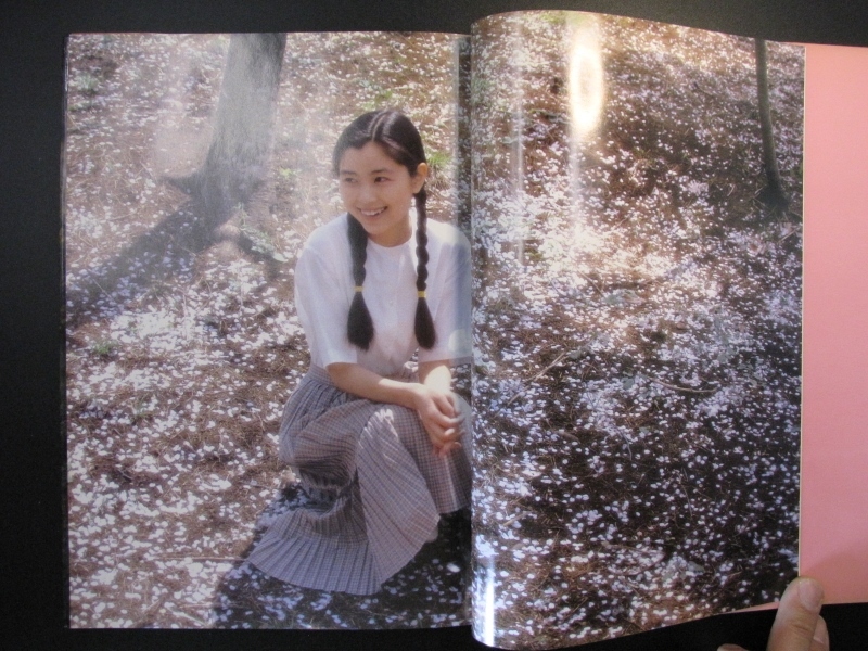 Yahoo!オークション - 昭和57年 初版 手塚理美 写真集 四色の Yahoo!オークション - 昭和57年 初版 手塚理美 写真集 四色の